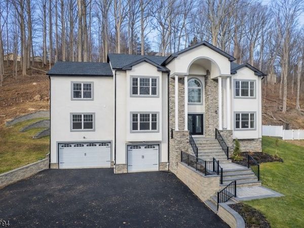 79 Park Pl, Watchung, NJ 07069