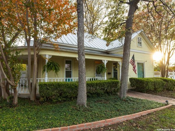 805 20th, Hondo, TX 78861