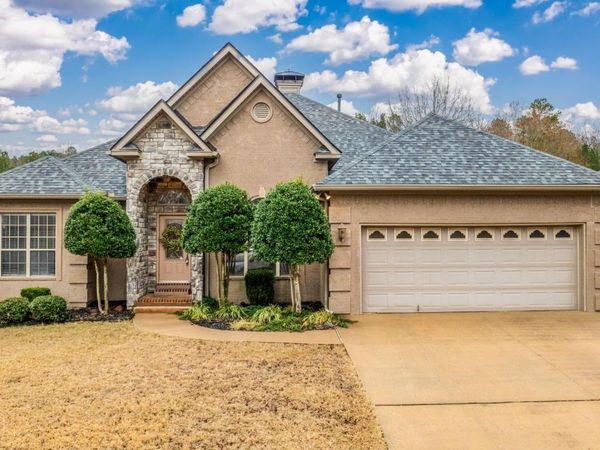 113 Summit Dr, Maumelle, AR 72113