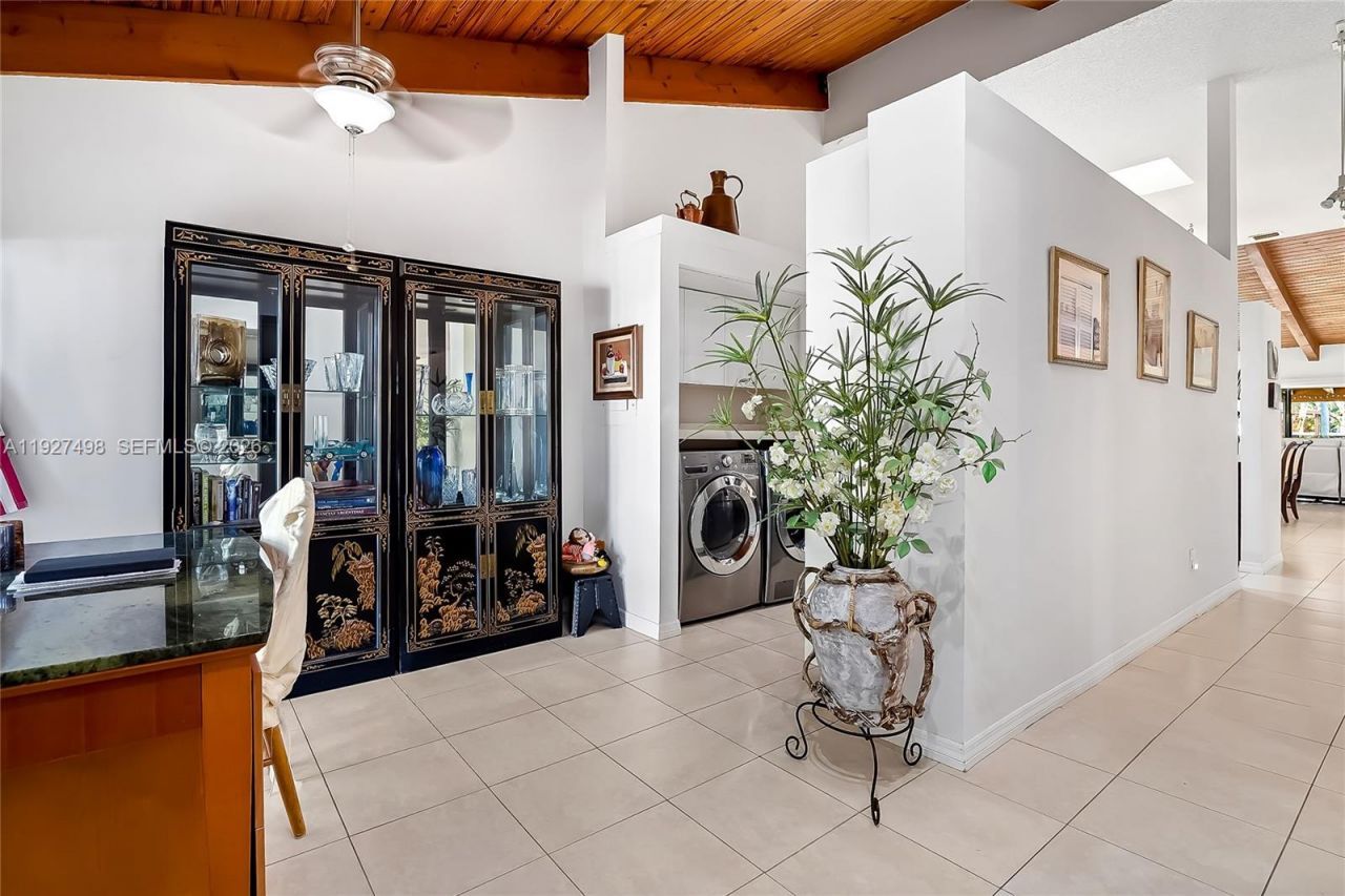 2669 S Parkview Dr, Hallandale Beach, FL 33009 Photo