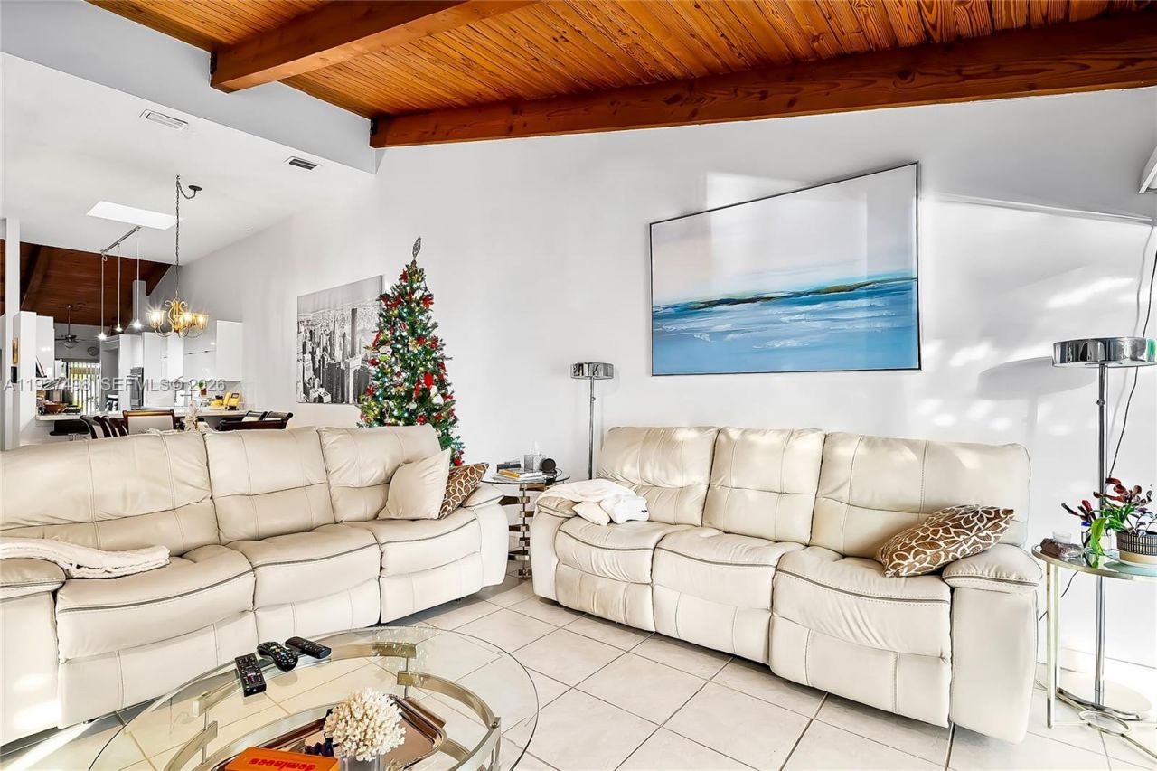 2669 S Parkview Dr, Hallandale Beach, FL 33009 Photo