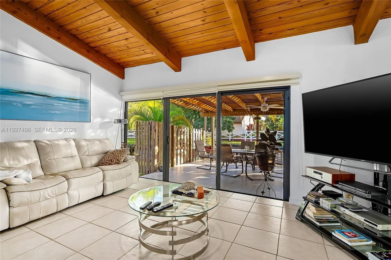 2669 S Parkview Dr, Hallandale Beach, FL 33009 Photo