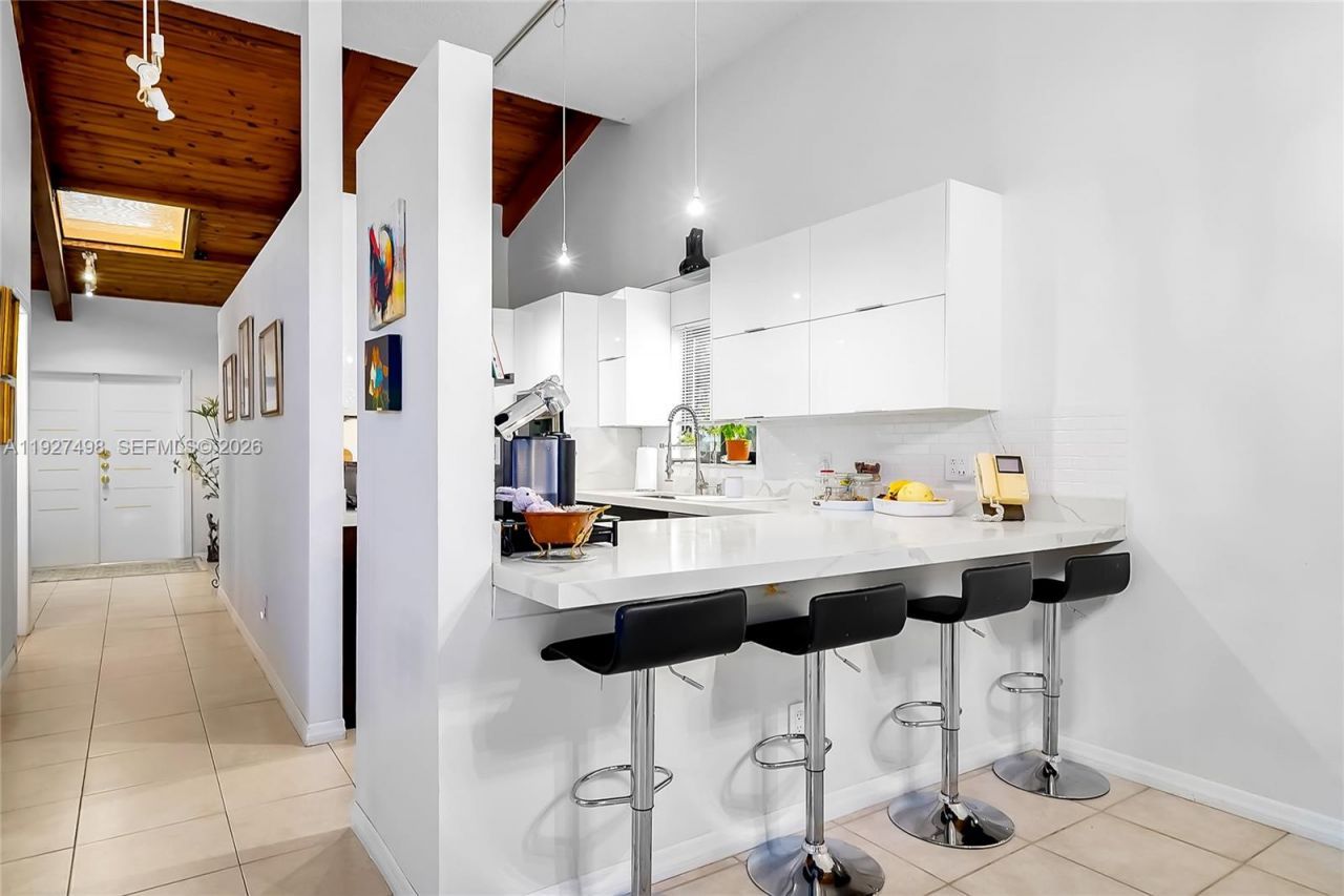 2669 S Parkview Dr, Hallandale Beach, FL 33009 Photo