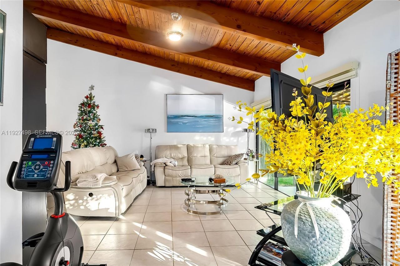 2669 S Parkview Dr, Hallandale Beach, FL 33009 Photo