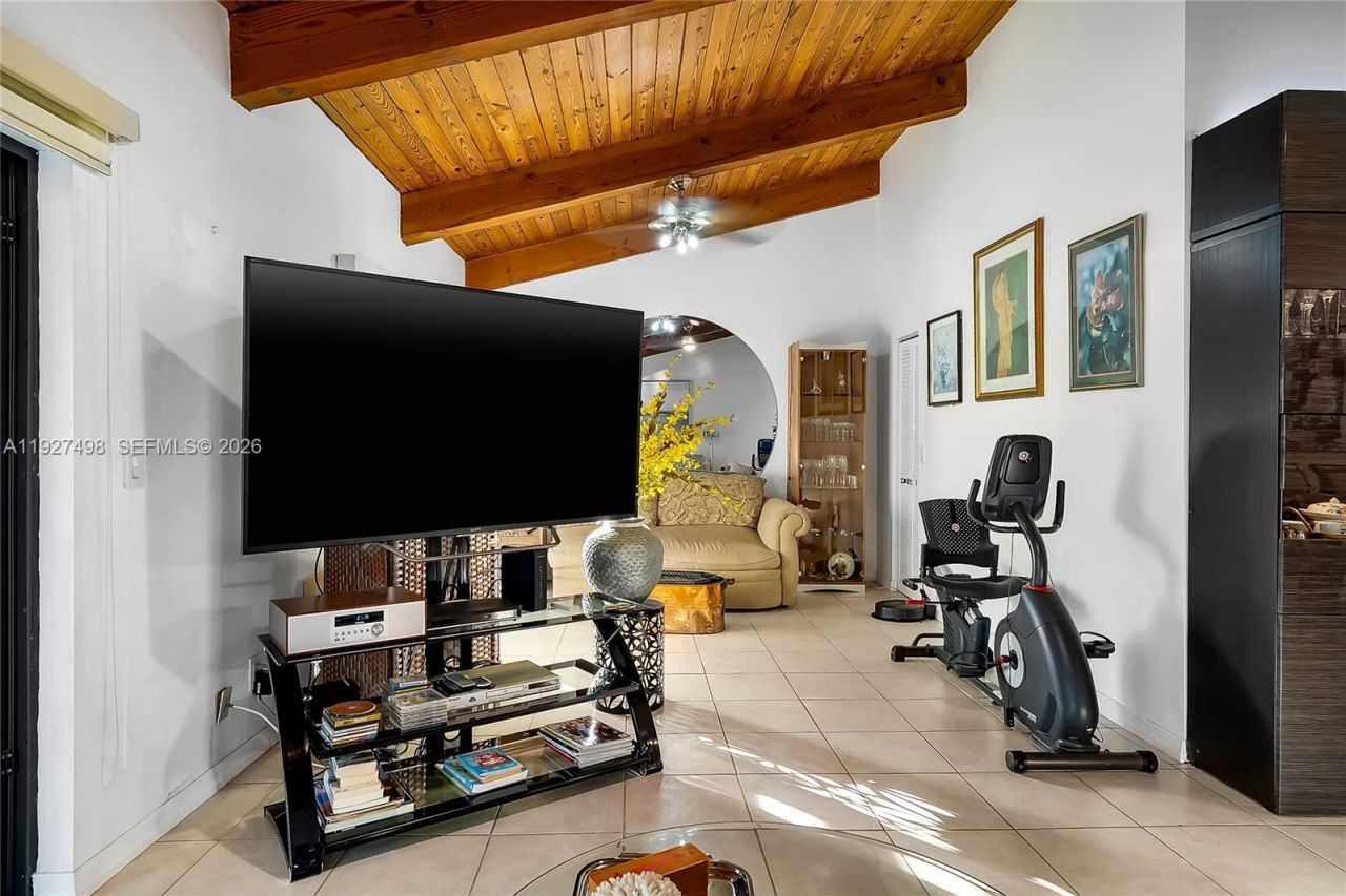 2669 S Parkview Dr, Hallandale Beach, FL 33009 Photo