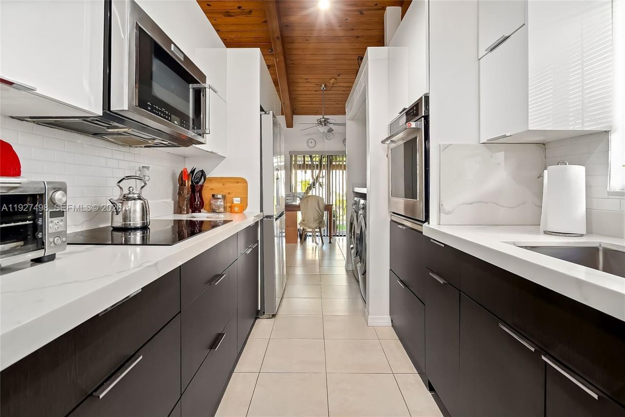 2669 S Parkview Dr , Hallandale Beach, FL 33009 Photo