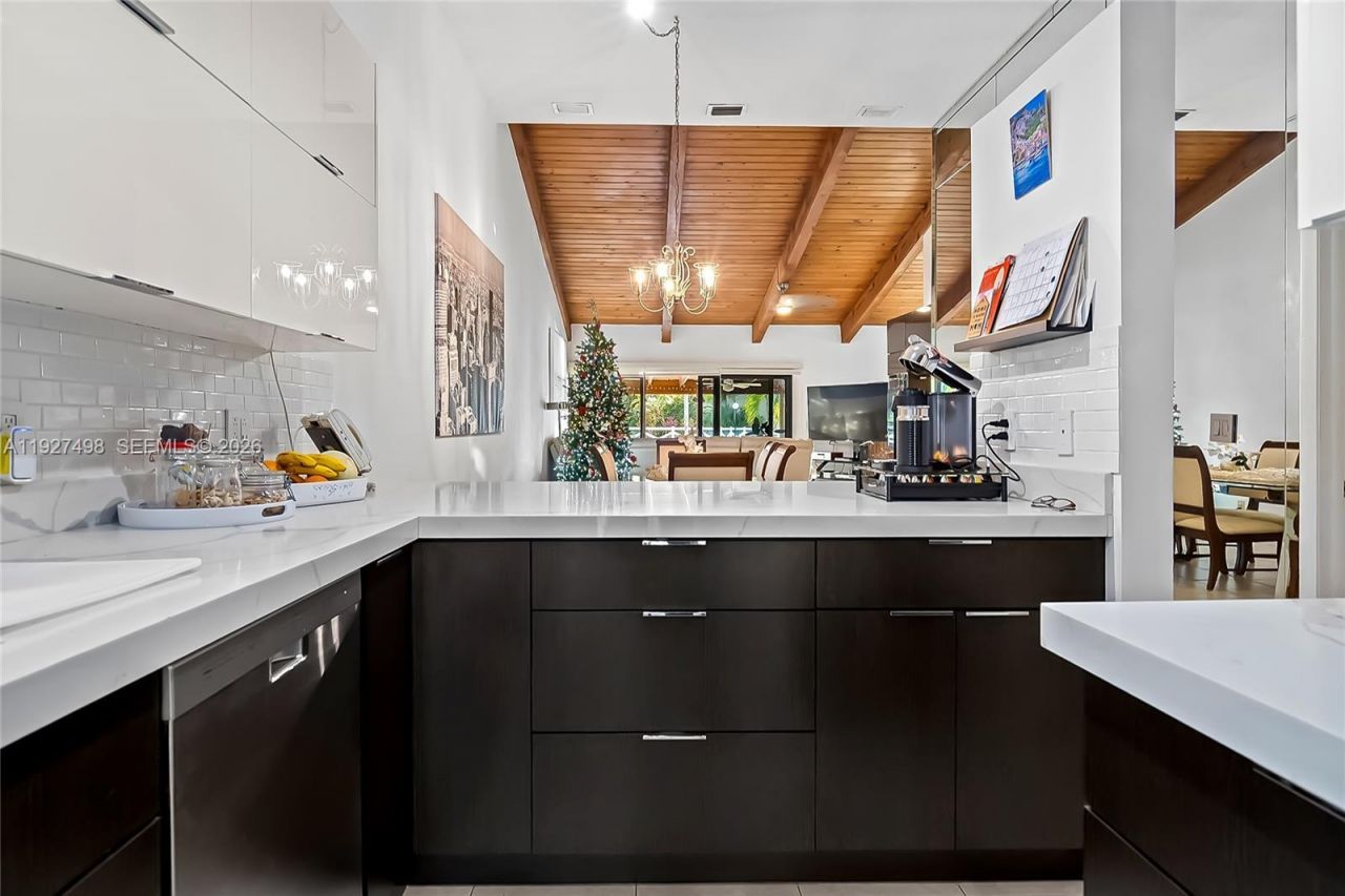 2669 S Parkview Dr , Hallandale Beach, FL 33009 Photo