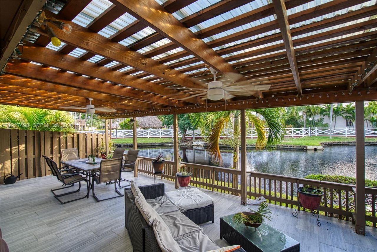 2669 S Parkview Dr, Hallandale Beach, FL 33009 Photo