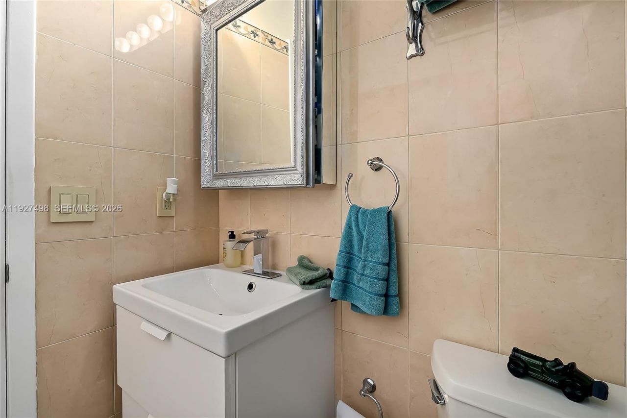 2669 S Parkview Dr , Hallandale Beach, FL 33009 Photo