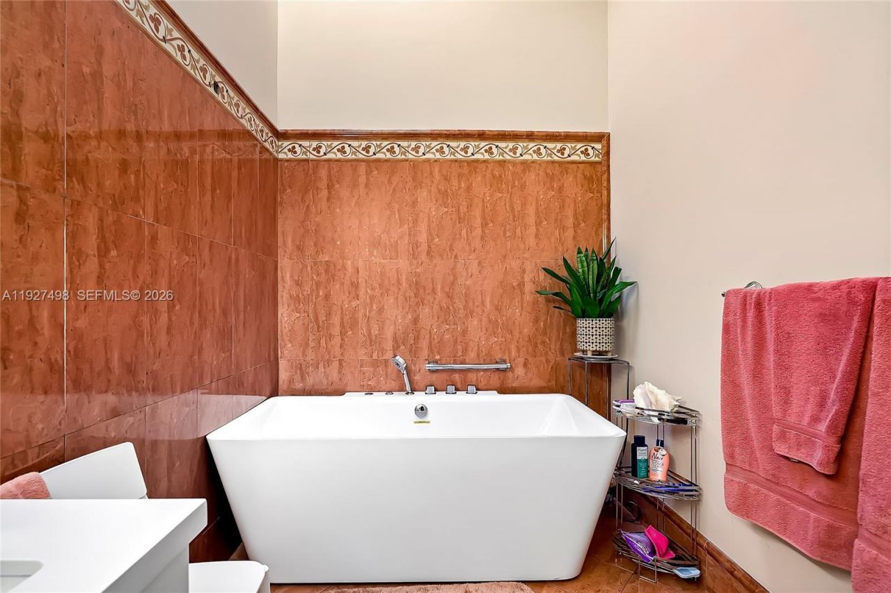 2669 S Parkview Dr, Hallandale Beach, FL 33009 Photo