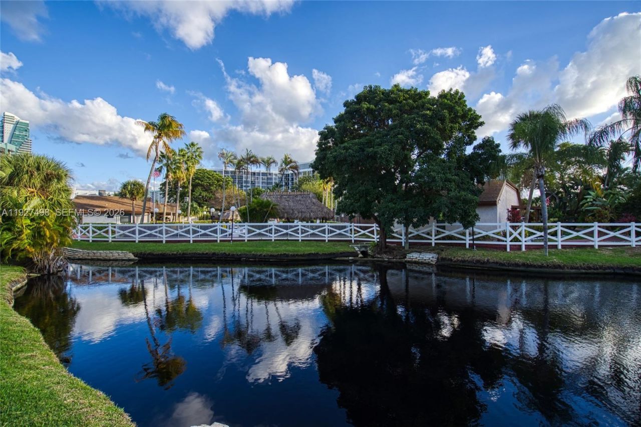 2669 S Parkview Dr, Hallandale Beach, FL 33009 Photo