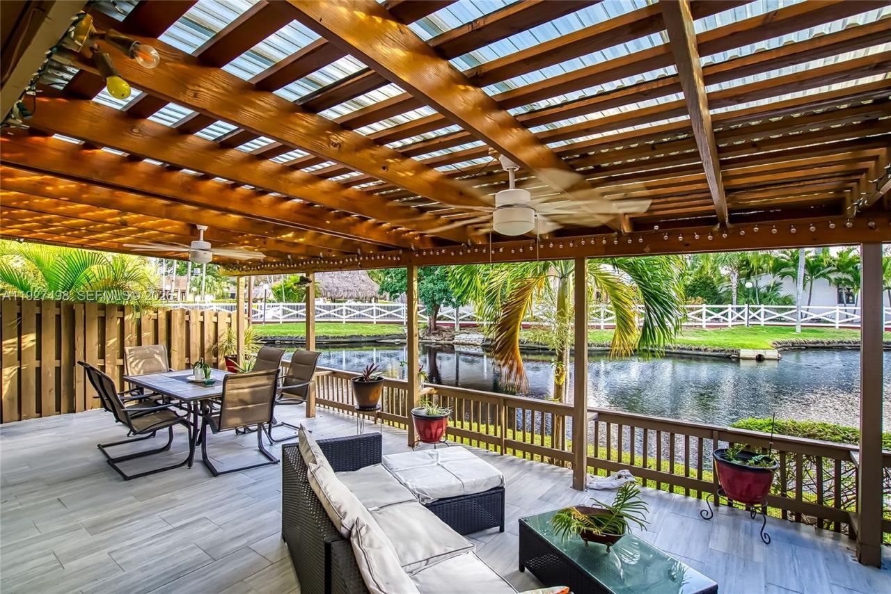 2669 S Parkview Dr, Hallandale Beach, FL 33009 Photo