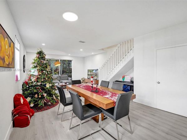 3643 San Simeon Cir, Weston, FL 33331