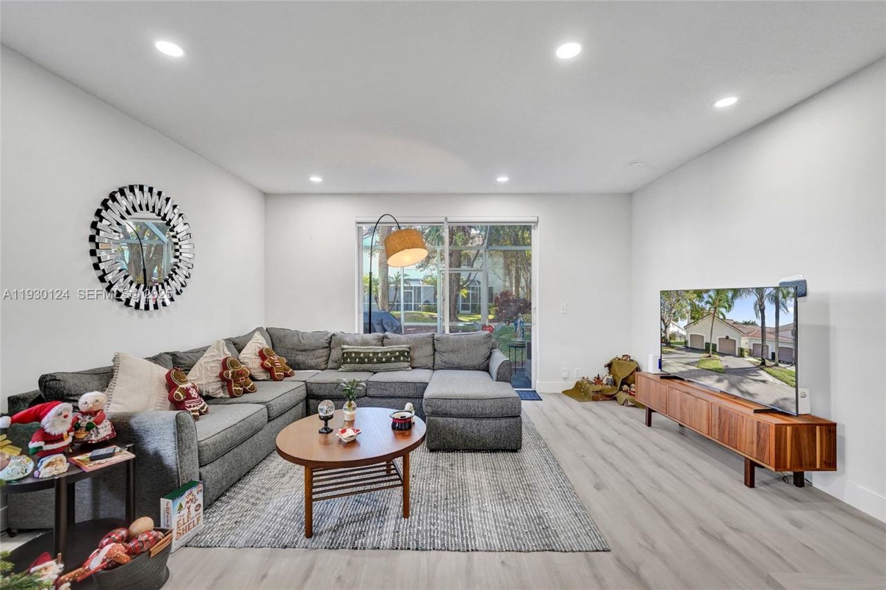 3643 San Simeon Cir, Weston, FL 33331 Photo