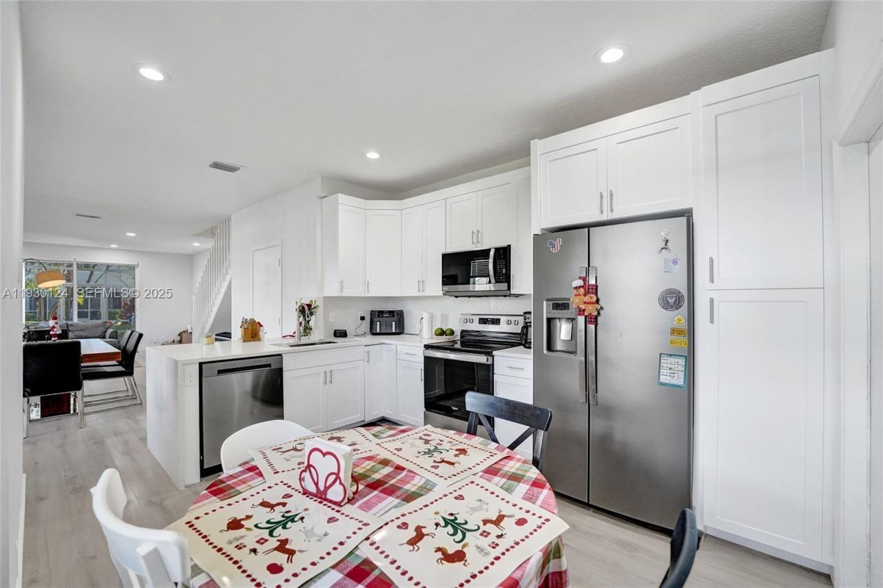 3643 San Simeon Cir, Weston, FL 33331 Photo