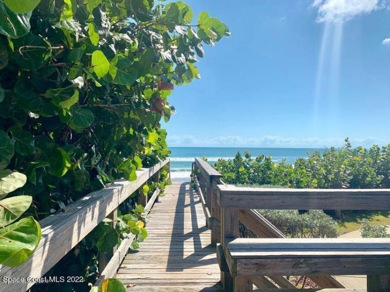 3237 Sea Oats Circle, Melbourne Beach, FL 32951 Photo