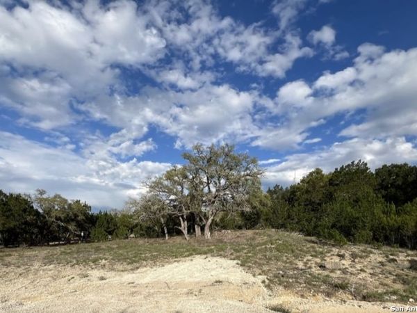 198 Sitting Bull Trl, Canyon Lake, TX 78133