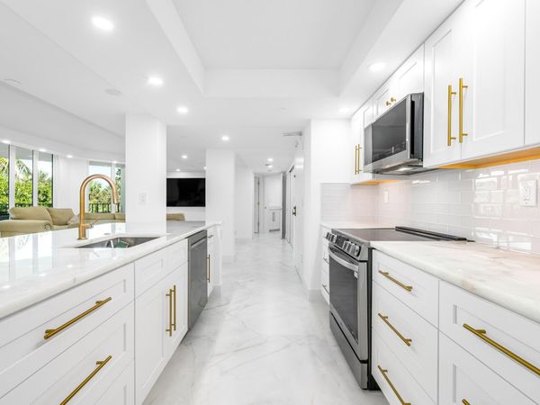 100 SE 5th Avenue, Unit 304, Boca Raton, FL 33432