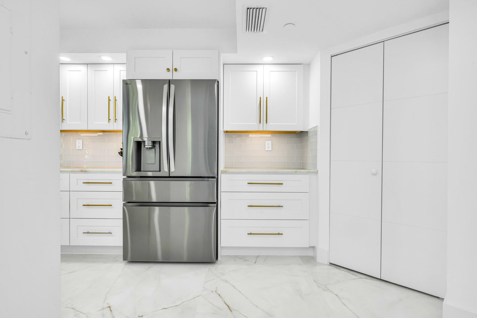 100 SE 5th Avenue, Unit 304, Boca Raton, FL 33432 Photo