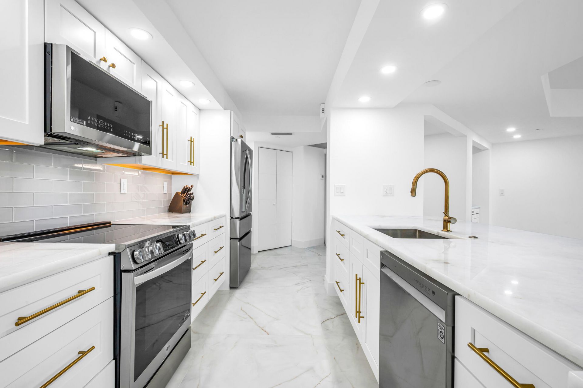 100 SE 5th Avenue, Unit 304, Boca Raton, FL 33432 Photo