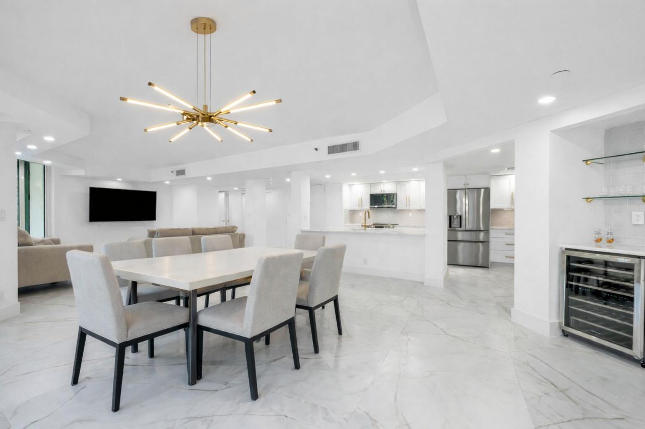 100 SE 5th Avenue, Unit 304, Boca Raton, FL 33432 Photo