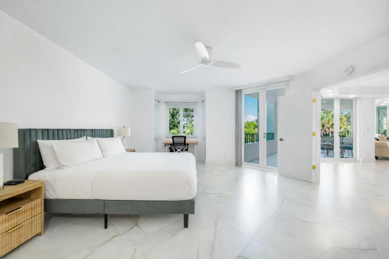 100 SE 5th Avenue, Unit 304, Boca Raton, FL 33432 Photo