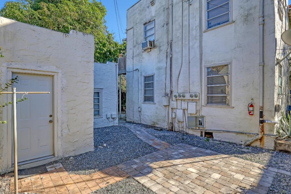 333 Walton Boulevard, Unit 1, West Palm Beach, FL 33405 Photo