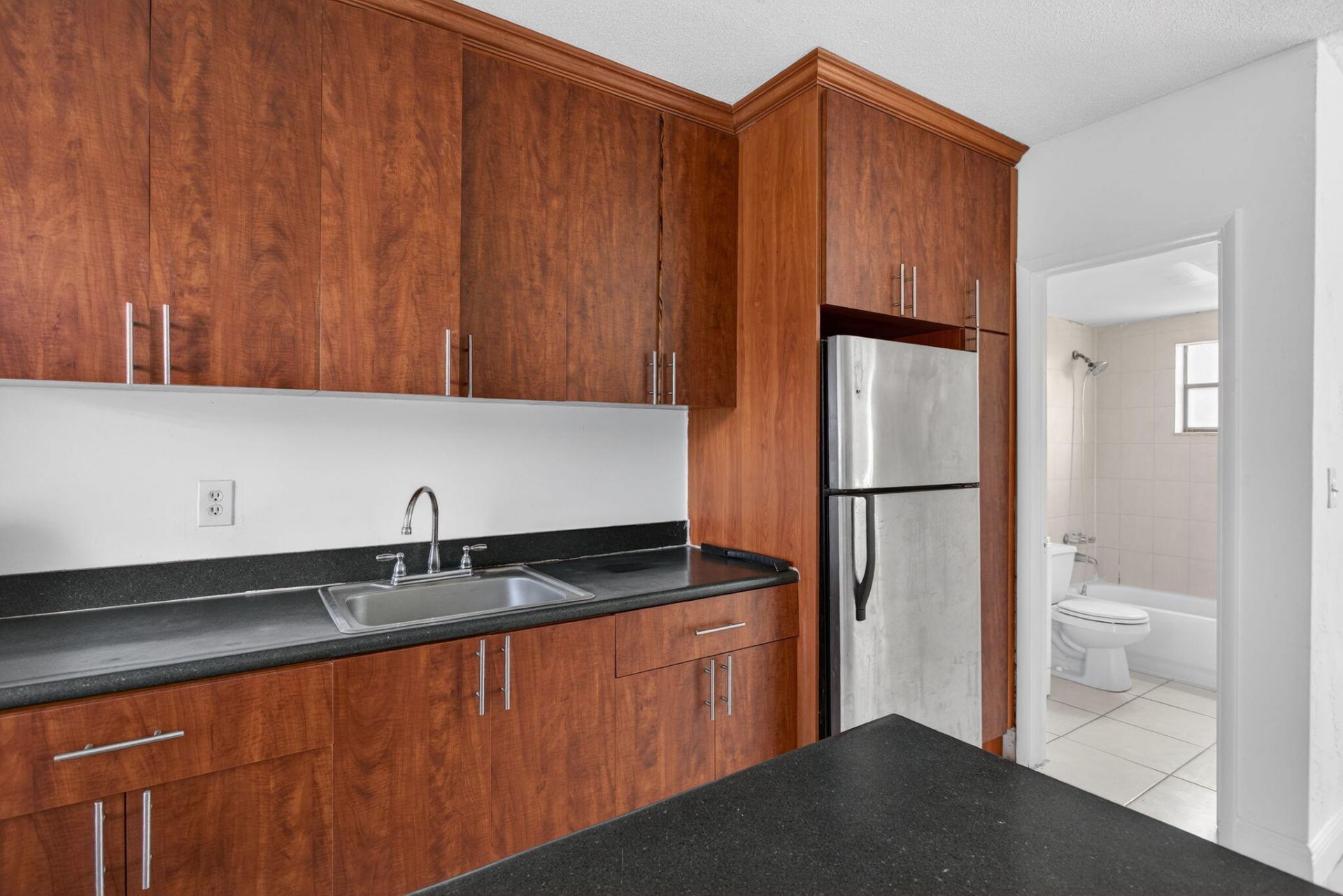 4081 N Dixie Highway, Unit 17, Oakland Park, FL 33334 Main Photo