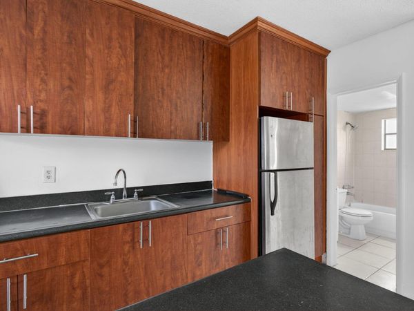 4081 N Dixie Highway, Unit 17, Oakland Park, FL 33334