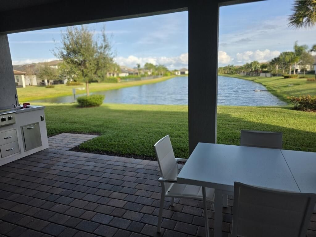 527 SE Vallarta Drive, Port Saint Lucie, FL 34984 Photo