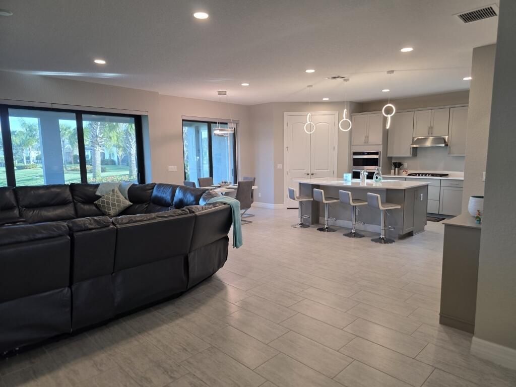 527 SE Vallarta Drive, Port Saint Lucie, FL 34984 Photo