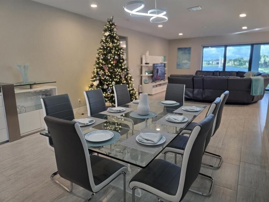 527 SE Vallarta Drive, Port Saint Lucie, FL 34984 Photo