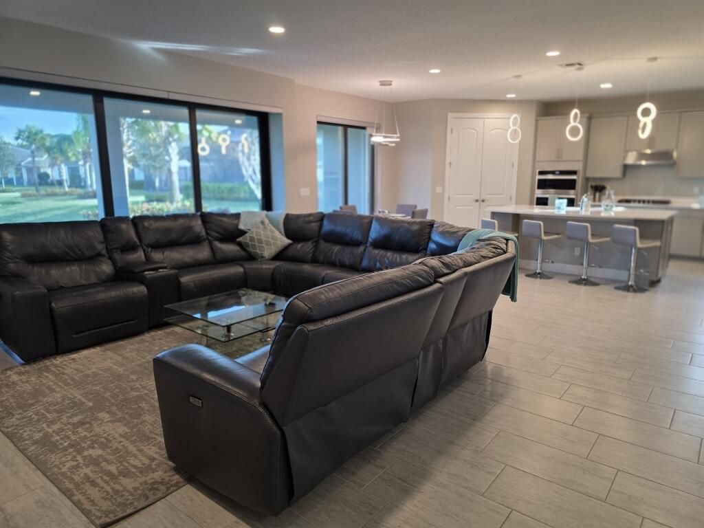 527 SE Vallarta Drive, Port Saint Lucie, FL 34984 Photo