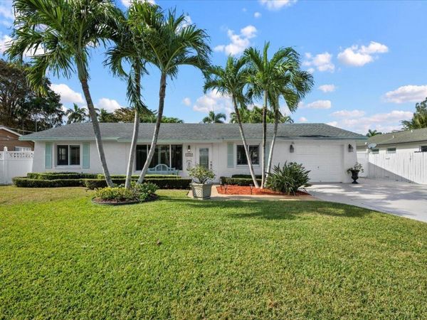 1905 Meadow Court, Palm Springs, FL 33406