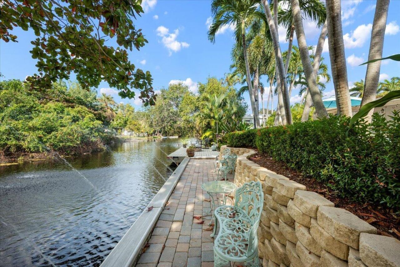 1905 Meadow Court, Palm Springs, FL 33406 Photo