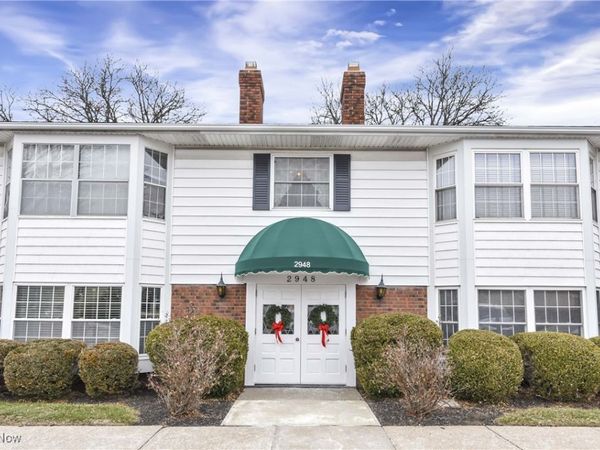 2948 Pease Drive, Unit 204, Rocky River, OH 44116