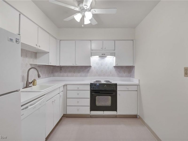 2948 Pease Drive, Unit 204, Rocky River, OH 44116 Photo 16