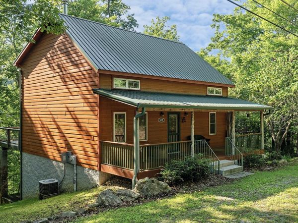 1235 Lakeview Dr, Smithville, TN 37166