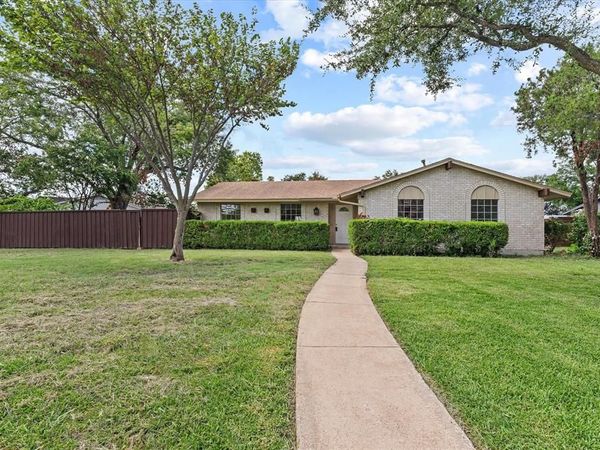 2804 Royal oaks Drive, Plano, TX 75074