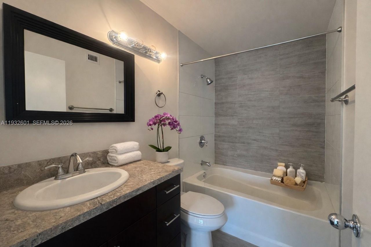 4370 NW 107th Ave, Unit 205, Doral, FL 33178 Photo