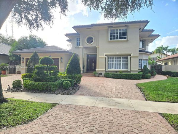 16422 NW 83rd Pl , Miami Lakes, FL 33016