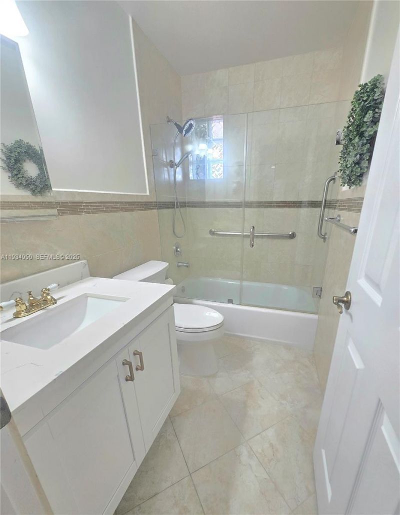 16422 NW 83rd Pl , Miami Lakes, FL 33016 Photo