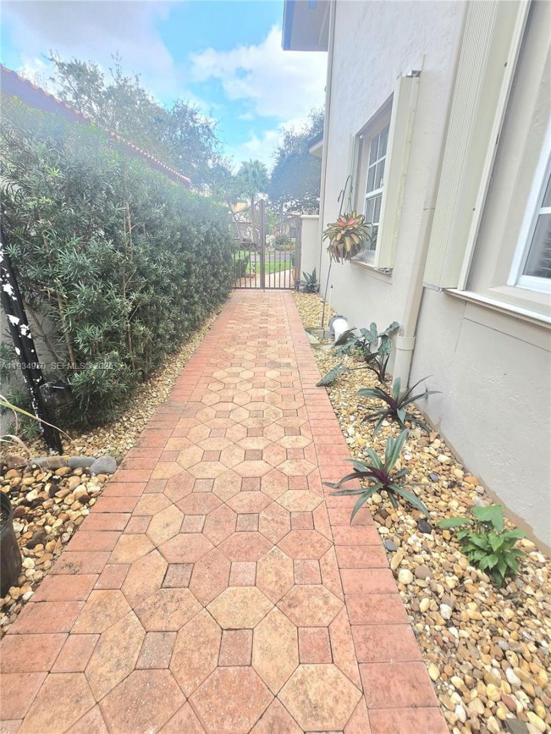 16422 NW 83rd Pl , Miami Lakes, FL 33016 Photo