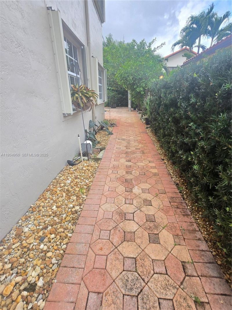 16422 NW 83rd Pl , Miami Lakes, FL 33016 Photo