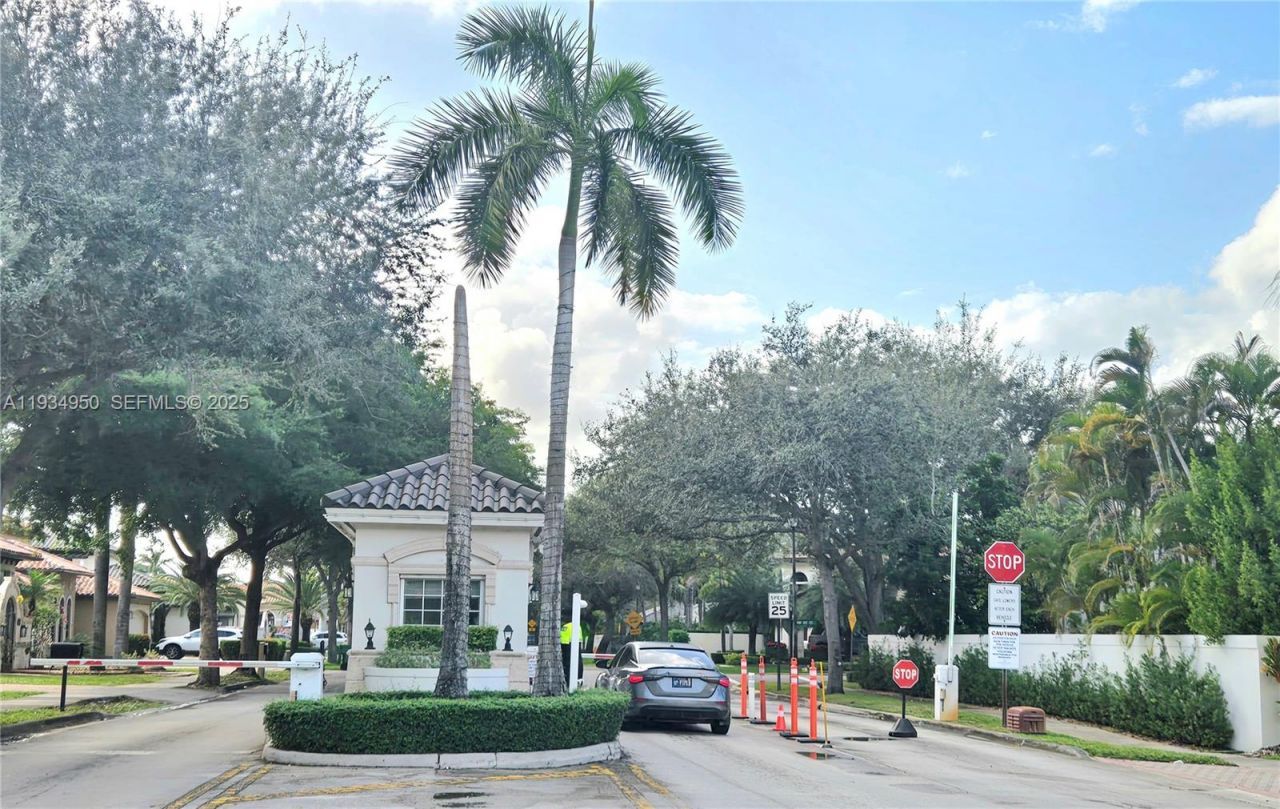 16422 NW 83rd Pl , Miami Lakes, FL 33016 Photo