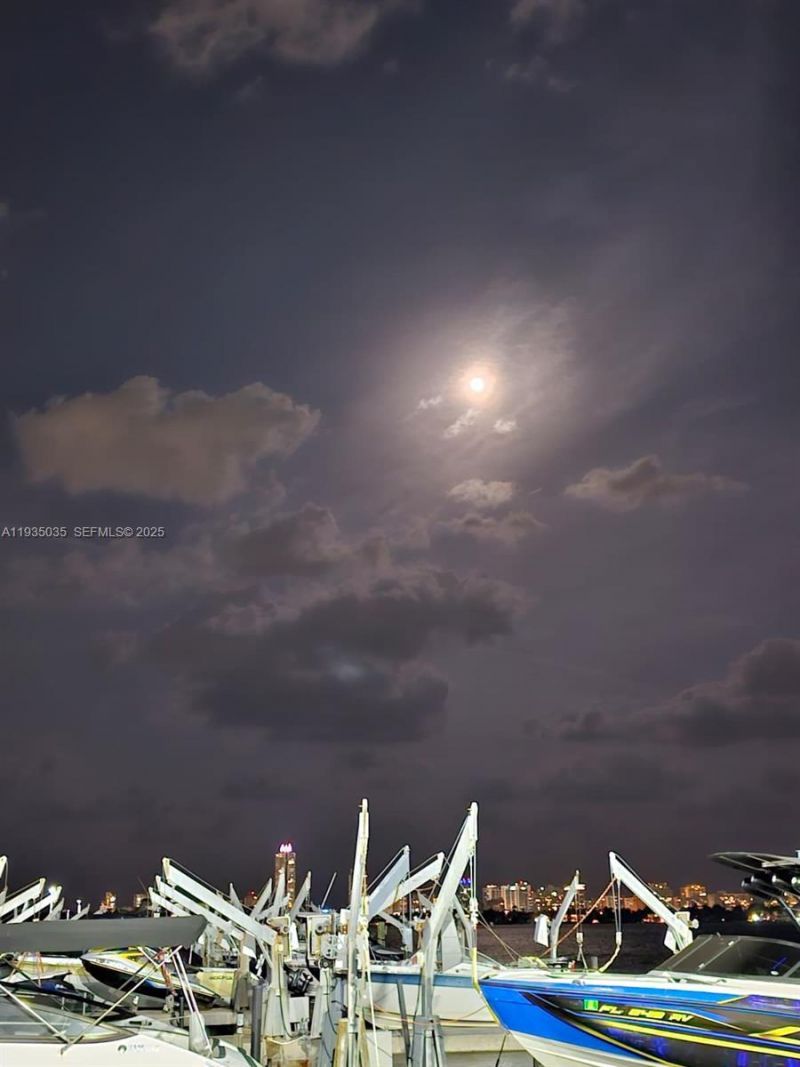 7601 E Treasure Dr / Dock D5 (for Rent), North Bay Village, FL 33141 Photo