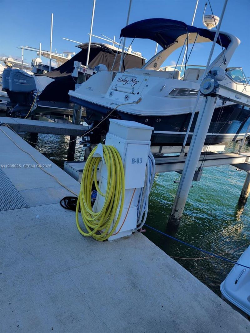 7601 E Treasure Dr / Dock D5 (for Rent), North Bay Village, FL 33141 Photo