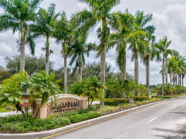 001 SW 215 av, Homestead, FL 33030