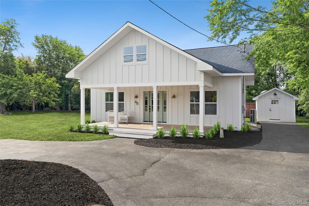 48 Watchogue Avenue, East Moriches, NY 11940 Main Photo