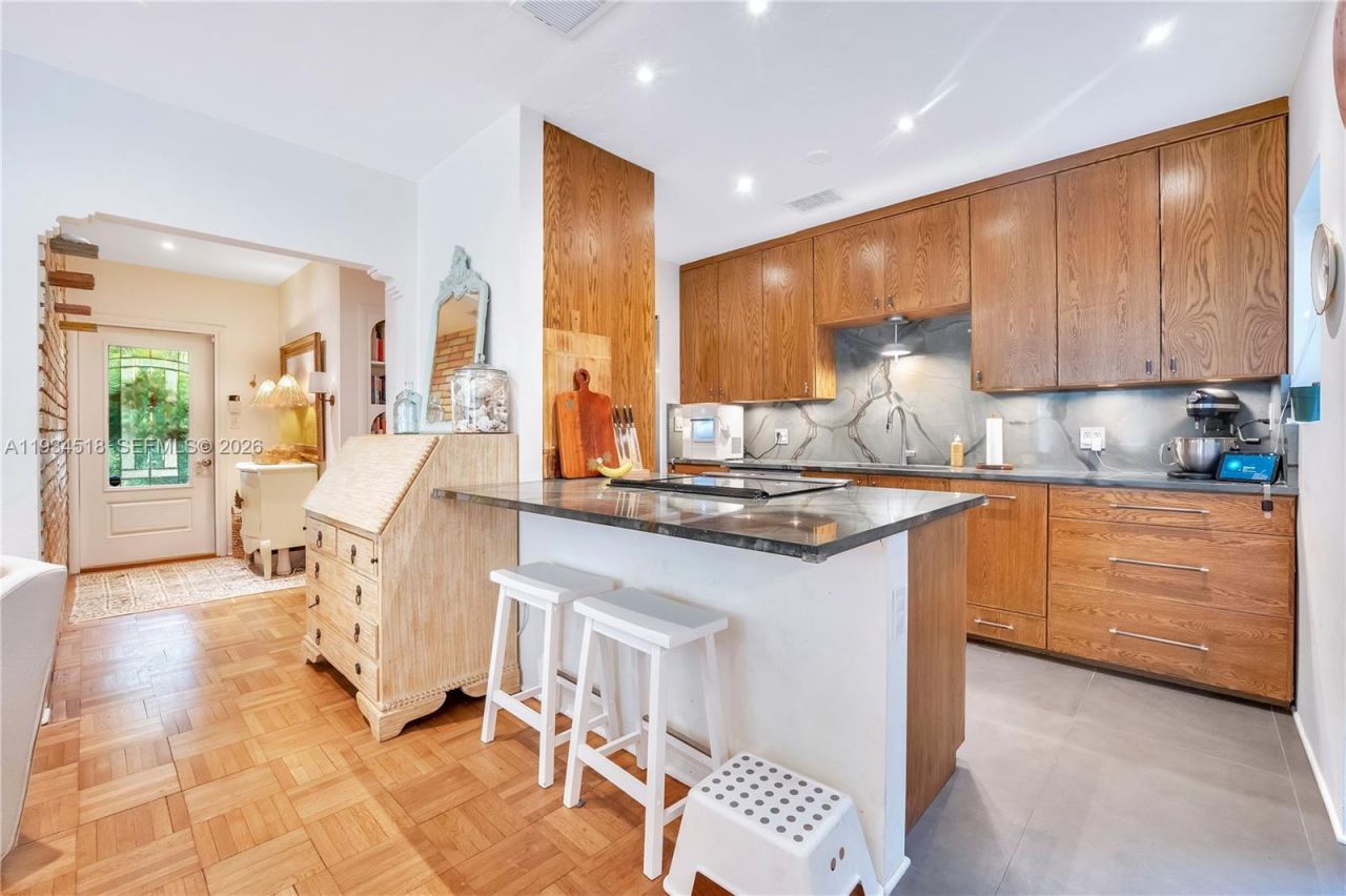 2490 Abaco Ave, Miami, FL 33133 Photo